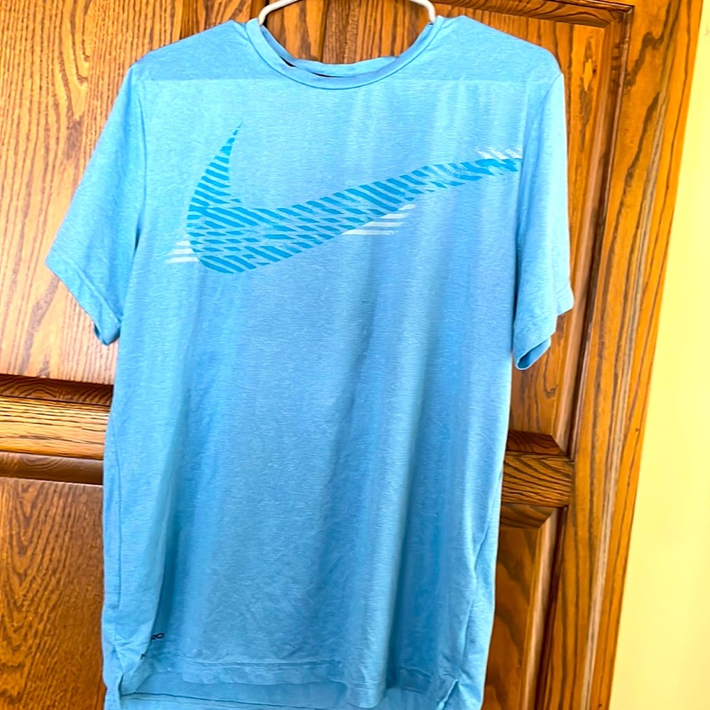 Nike men’s top